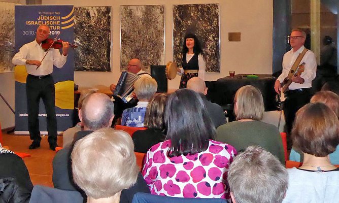 Stimmungsvolles Klezmerkonzert in der Cruciskirche (Foto: Edith Baars) Stimmungsvolles Klezmerkonzert in der Cruciskirche (Foto: Edith Baars)