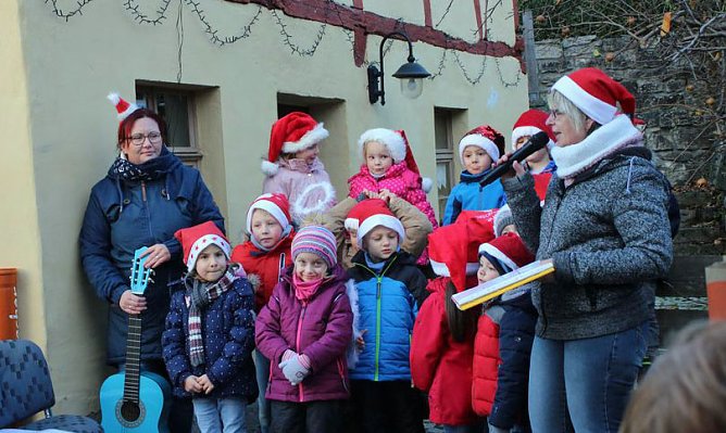 Feiner Weihnachtsmarkt in Jechaburg (Foto: Karl-Heinz Herrmann)