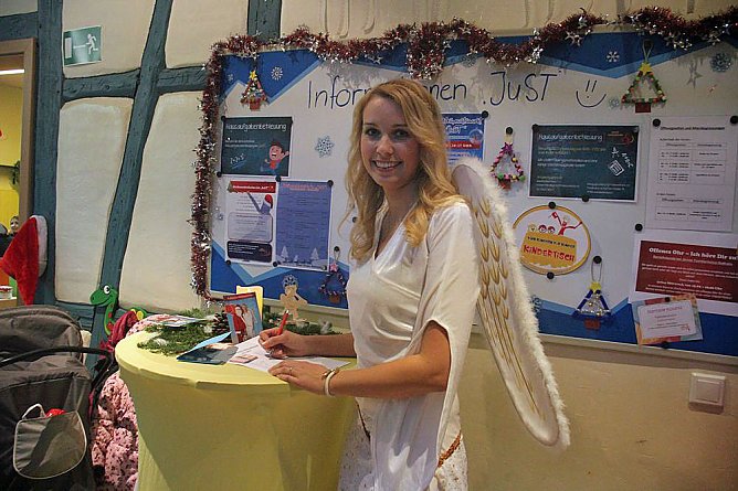 Kreativer Weihnachtsmarkt im JUST (Foto: Karl-Heinz Herrmann)