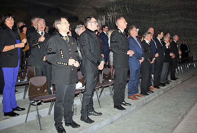 Zwei Mal Ehrenarschleder verliehen (Foto: Karl-Heinz Herrmann)