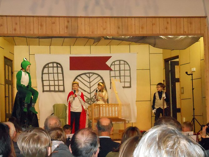 Weihnachtsmarkt in Udersleben (Foto: Heimatverein) Weihnachtsmarkt in Udersleben (Foto: Heimatverein)