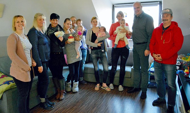 Spendenerlös an Mutter-Kind-Wohngruppe (Foto: Stadt Sondershausen) Spendenerlös an Mutter-Kind-Wohngruppe (Foto: Stadt Sondershausen)