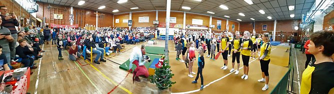 Andrang bei Weihnachtsturnen (Foto: Karl-Heinz Herrmann) Andrang bei Weihnachtsturnen (Foto: Karl-Heinz Herrmann)