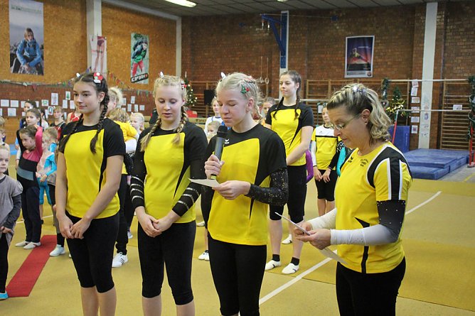 Andrang bei Weihnachtsturnen (Foto: Karl-Heinz Herrmann) Andrang bei Weihnachtsturnen (Foto: Karl-Heinz Herrmann)