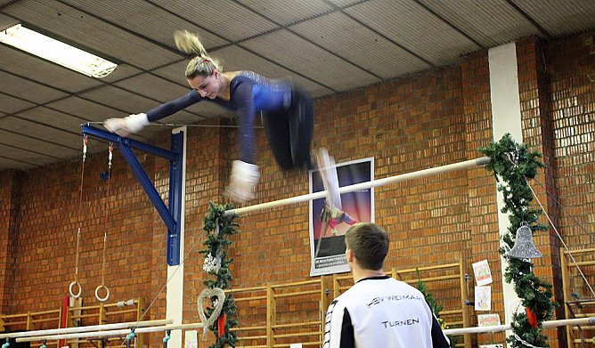 Andrang bei Weihnachtsturnen (Foto: Karl-Heinz Herrmann) Andrang bei Weihnachtsturnen (Foto: Karl-Heinz Herrmann)