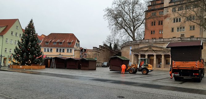 Weihnachtsmarkt und erfolgreiche Eisbahn (Foto: Karl-Heinz Herrmann)