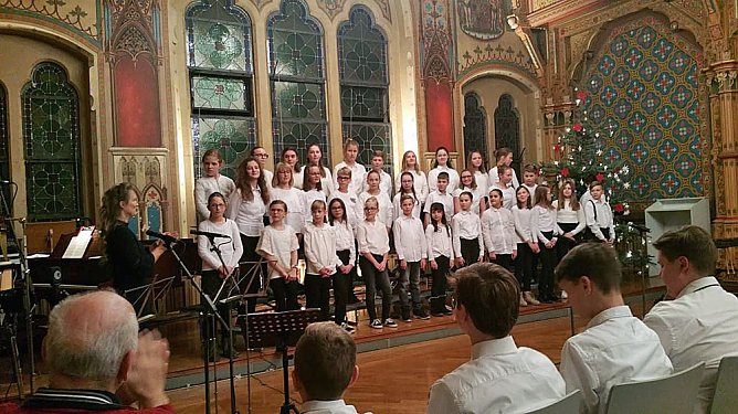 Scholl-Schüler singen für guten Zweck (Foto: privat) Scholl-Schüler singen für guten Zweck (Foto: privat)