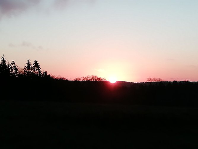 Sonnenaufgang &uuml;ber dem S&uuml;dharz (Foto: W. J&ouml;rgens)