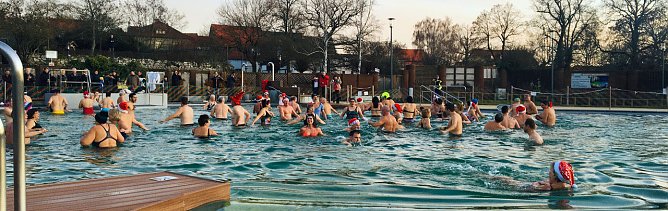 Eisbaden zur D&auml;mmerung in Bad Frankenhausen (Foto: Kur & Tourismus GmbH Bad Frankenhausen)