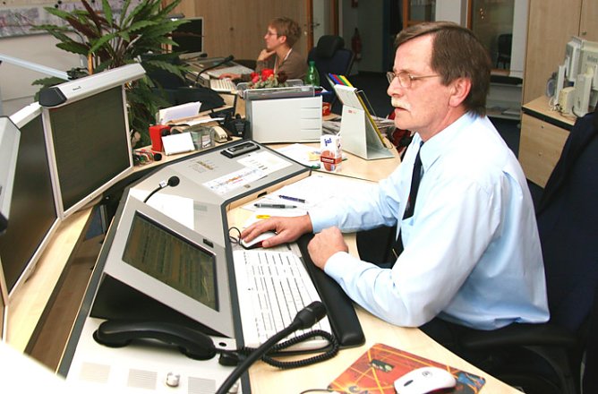 Arbeit Rettungsleitstelle (Foto: G&uuml;nter Herting)