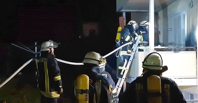 Feuerwehreinsatz am Silvesterabend in Sondershausen (Foto: Feuerwehr Jecha) Feuerwehreinsatz am Silvesterabend in Sondershausen (Foto: Feuerwehr Jecha)