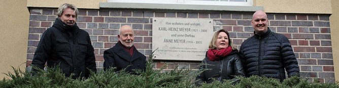 Gedenktafel wurde enth&uuml;llt (Foto: Karl-Heinz Herrmann)
