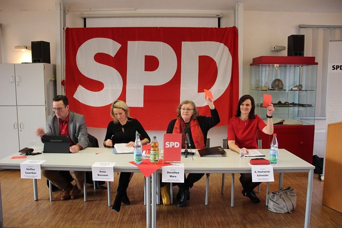 Vom SPD Kyffh&auml;userkreis berichtet (Foto: Karl-Heinz Herrmann)