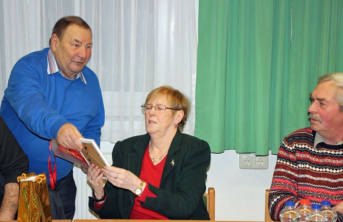 Engagement f&uuml;r den Wald gew&uuml;rdigt (Foto: Karl-Heinz Herrmann)