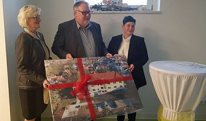 Senioren-WGs offiziell übergeben (Foto: privat) Senioren-WGs offiziell übergeben (Foto: privat)