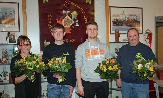 Feuerwehrverein mit neuem Vorstand (Foto: Karl-Heinz Herrmann) Feuerwehrverein mit neuem Vorstand (Foto: Karl-Heinz Herrmann)