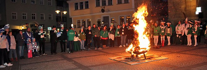 Nubbel den Flammen &uuml;bergeben (Foto: Karl-Heinz Herrmann)