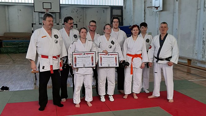 Dan – Prüfung abgelegt (Foto: Werner Bank) Dan – Prüfung abgelegt (Foto: Werner Bank)