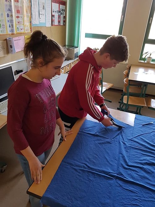 BUNTE BEUTEL aus alten Stoffen (Foto: Katrin Sieber & Susanne Stadermann) BUNTE BEUTEL aus alten Stoffen (Foto: Katrin Sieber & Susanne Stadermann)