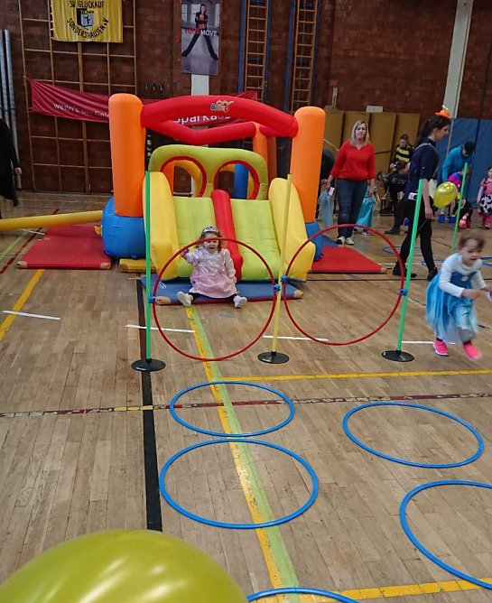 Was machen die Jüngsten im Turnen? (Foto: SV Glückauf Sondershausen) Was machen die Jüngsten im Turnen? (Foto: SV Glückauf Sondershausen)