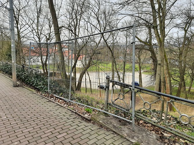 Bauzaun, Alkoholverbot und mehr (Foto: Karl-Heinz Herrmann) Bauzaun, Alkoholverbot und mehr (Foto: Karl-Heinz Herrmann)