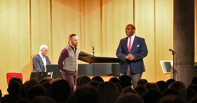 Feuerwerk der Musik (Foto: Karl-Heinz Herrmann) Feuerwerk der Musik (Foto: Karl-Heinz Herrmann)
