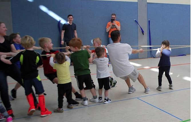 Sport frei zum 12. Familiensportfest (Foto: Karl-Heinz Herrmann) Sport frei zum 12. Familiensportfest (Foto: Karl-Heinz Herrmann)