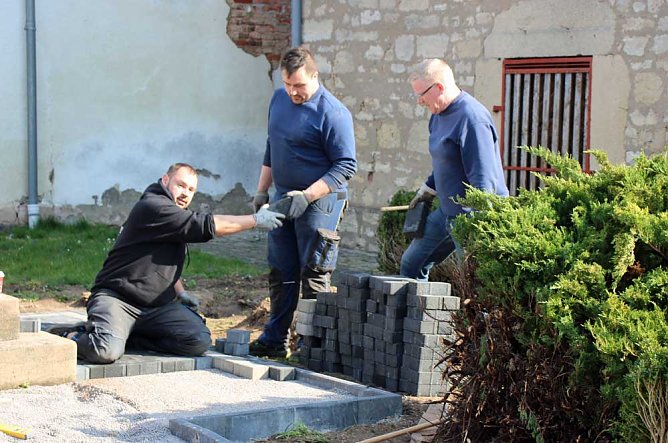 Umfeld des Ehrenmals wird neu gestaltet (Foto: Karl-Heinz Herrmann)