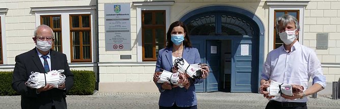 Masken&uuml;bergabe und Corona-Information (Foto: Landratsamt Kyffh&auml;userkreis)