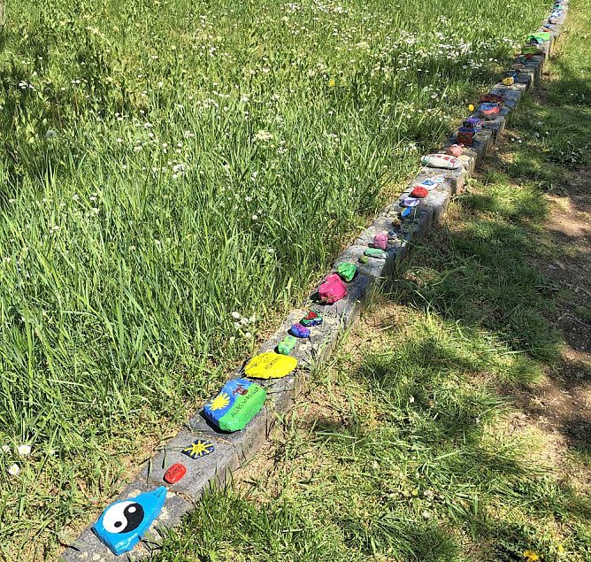 VdK Ortsverband Artern verl&auml;ngert Steinkette (Foto: Ina R&ouml;mer)