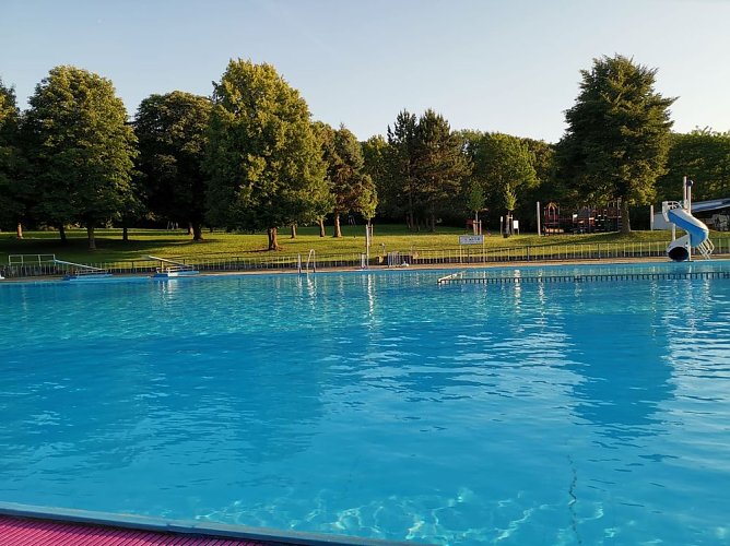Schwimmbad Gro&szlig;furra er&ouml;ffnet (Foto: Badesportverein)
