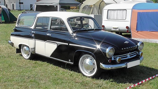 Ein blitzender und blinkender Wartburg 311 (Foto: U.Reinboth) Ein blitzender und blinkender Wartburg 311 (Foto: U.Reinboth)