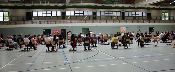 Eine unvergessliche Zeugnis&uuml;bergabe im SBZ (Foto: Karl-Heinz Herrmann)