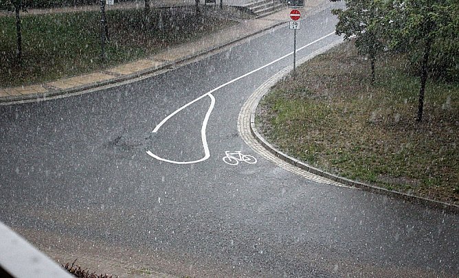 Kr&auml;ftiges Gewitter (Foto: Karl-Heinz Herrmann)