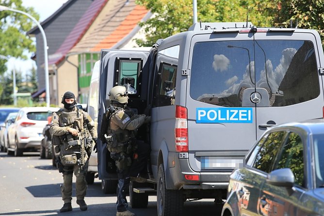 Polizeieinsatz zur Ergreifung bewaffneter R&auml;uber (Foto: S.Dietzel)