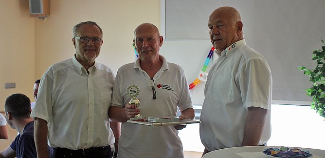 70 Jahre jung und weiter im DRK aktiv (Foto: Karl-Heinz Herrmann) 70 Jahre jung und weiter im DRK aktiv (Foto: Karl-Heinz Herrmann)