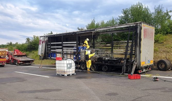 Lange Vollsperrung der A 4 nach Lkw-Brand (Foto: Autobahnpolizei)