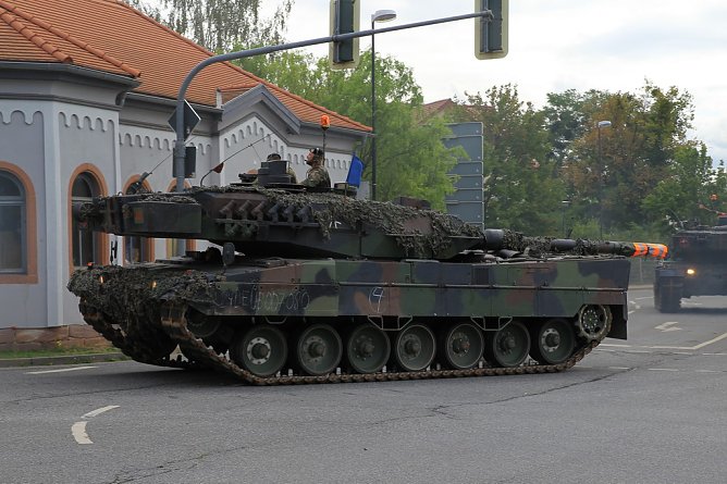 Panzer verlegt - Stau auf Autobahn (Foto: Silvio Dietzel)