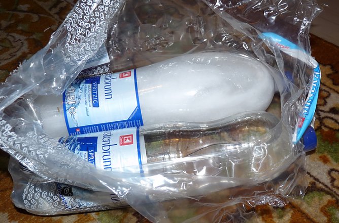 Mineralwasserflasche (Foto: Karl-Heinz Herrmann) Mineralwasserflasche (Foto: Karl-Heinz Herrmann)