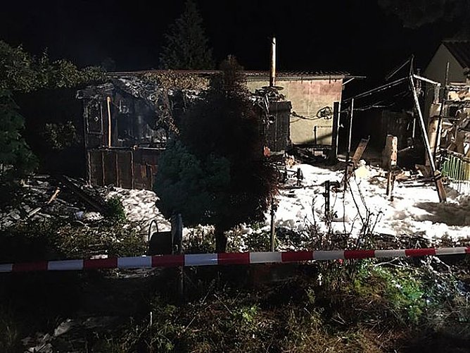 Gartenlaubenbrand in Ro&szlig;leben (Foto: Steffen Fellendorf und Benjamin Voigt)