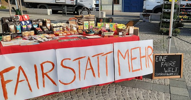 Faire Woche auch auf dem Markt (Foto: Karl-Heinz Herrmann)