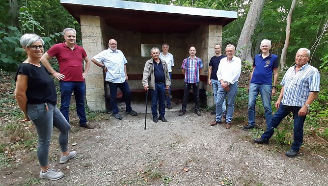 Ausflug zur renovierten Schutzh&uuml;tte (Foto: Karl-Heinz Herrmann)