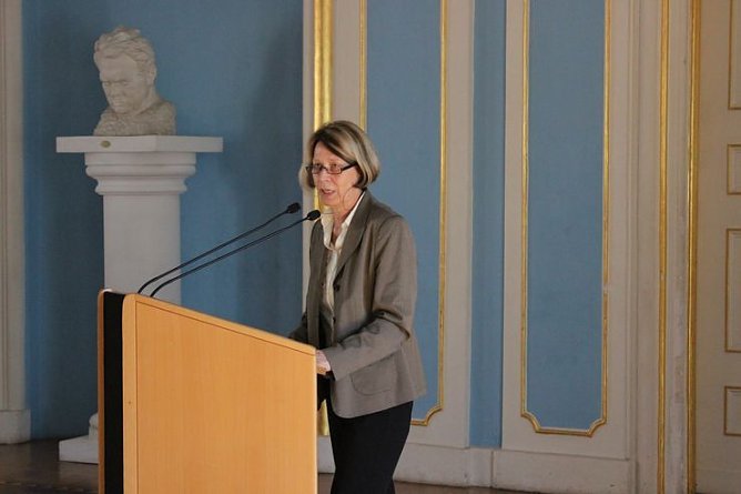 Bernhard-von-Lindenau-Medaille an Christa Hirschler (Foto: Karl-Heinz Herrmann)