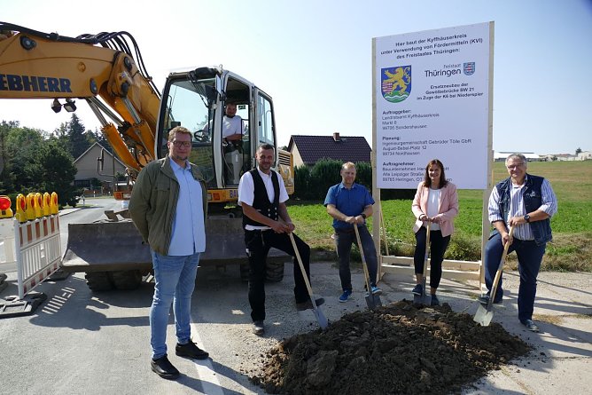 Spatenstich f&uuml;r den Ersatzneubau &uuml;ber den Spierenbach (Foto: Landratsamt Kyffh&auml;userkreis)