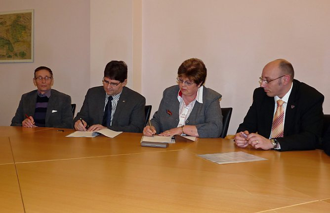 Unterzeichnung Koalitionsvereinbarung CDU /SPD (Foto: Karl-Heinz Herrmann)