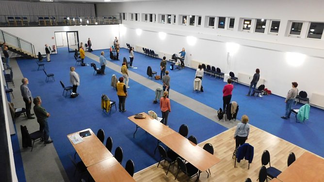 Projekts&auml;nger plus zwei Ch&ouml;re trafen sich zum Proben (Foto: Peter Zimmer)