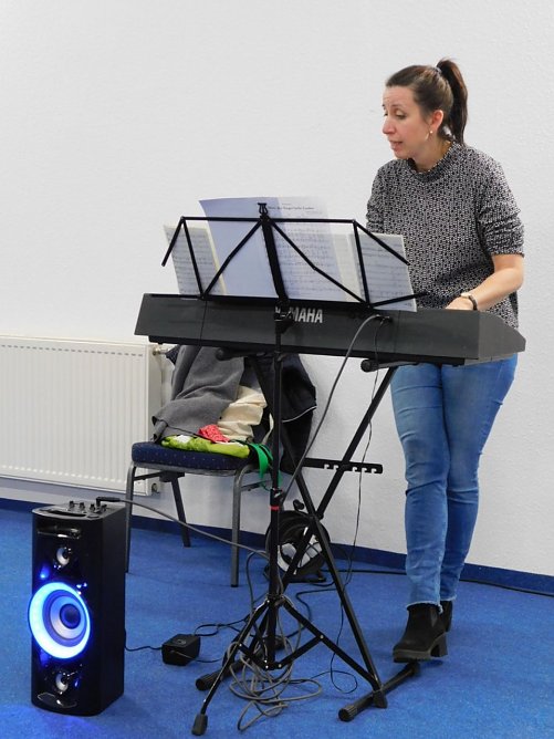 Projekts&auml;nger plus zwei Ch&ouml;re trafen sich zum Proben (Foto: Peter Zimmer)