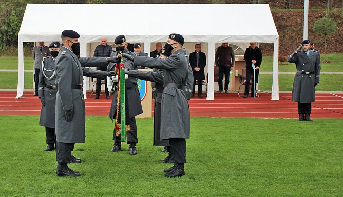 Vereidigung an einem geschichtstr&auml;chtigen Tag der Bundeswehr (Foto: Karl-Heinz Herrmann)
