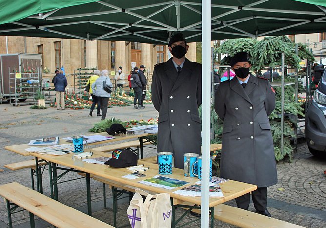 Traditionelle Sammlung f&uuml;r Kriegsgr&auml;berf&uuml;rsorge (Foto: Karl-Heinz Herrmann)