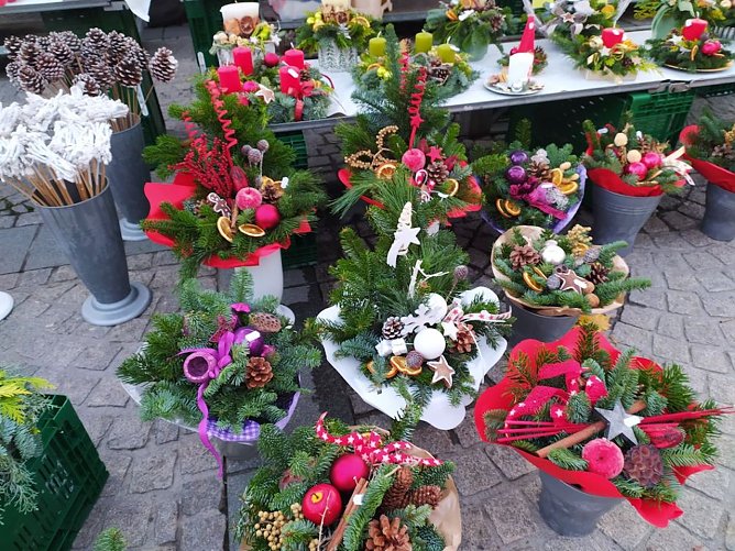 Weihnachtlicher Wochenmarkt in der Adventszeit (Foto: Stadtverwaltung Sondershausen)
